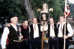 4. Standarte